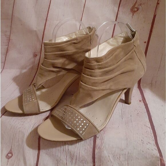 Brand New GEOX Respira Taupe Suede T-Strap Heeled Sandals sz 9.5-10M/40 Ret $189 - Picture 1 of 8